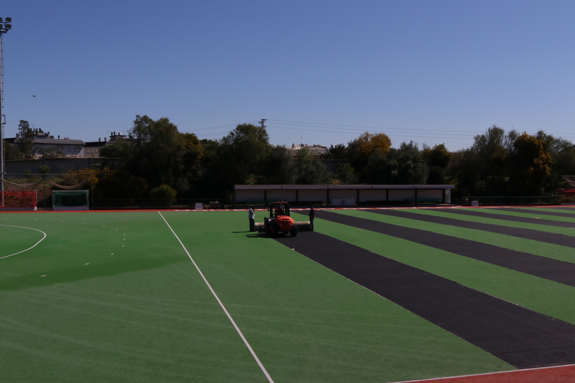 La Universidad de Sevilla apuesta por el hockey con el cambio de superficie de juego