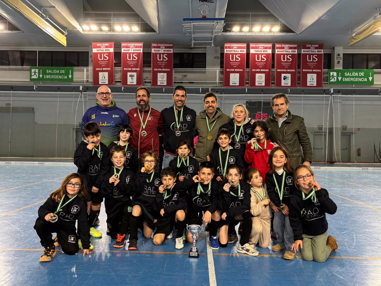 LA UNIVERSIDAD DE SEVILLA, CAMPEONES DE ANDALUCÍA BENJAMINES MIXTOS DE HOCKEY SALA